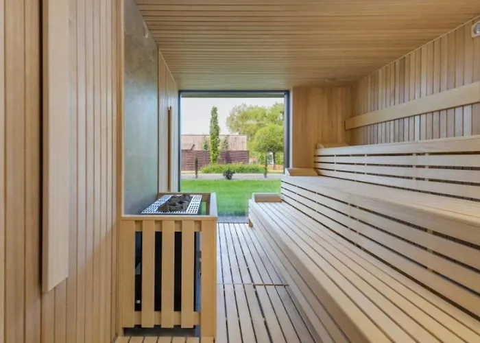 Omega Prestige # 5 Private Pool & Jacuzzi & Sauna & Gym & Access Апартаменты *